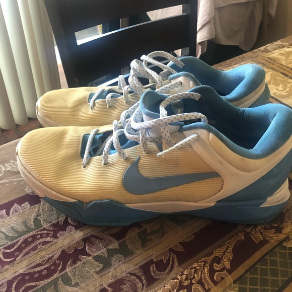 Kobe 7 - Picture 2 of 6